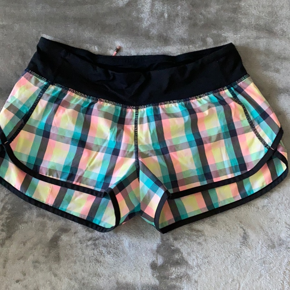 LULULEMON Run Speed Up Shorts 2.5”  Sz 6 plaid
